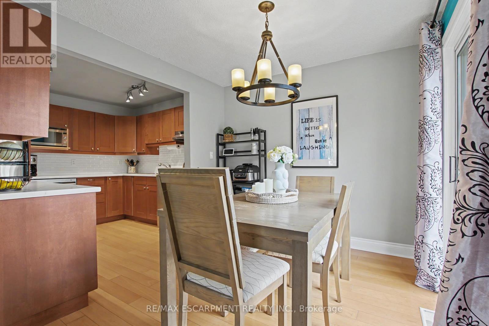 4 - 661 Francis Road, Burlington, Ontario  L7T 3X6 - Photo 7 - W12922708