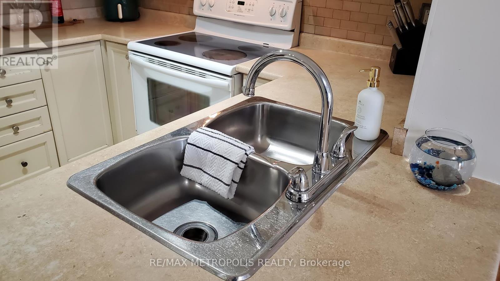 403 - 2772 Keele Street, Toronto, Ontario  M3M 0A3 - Photo 19 - W13003036