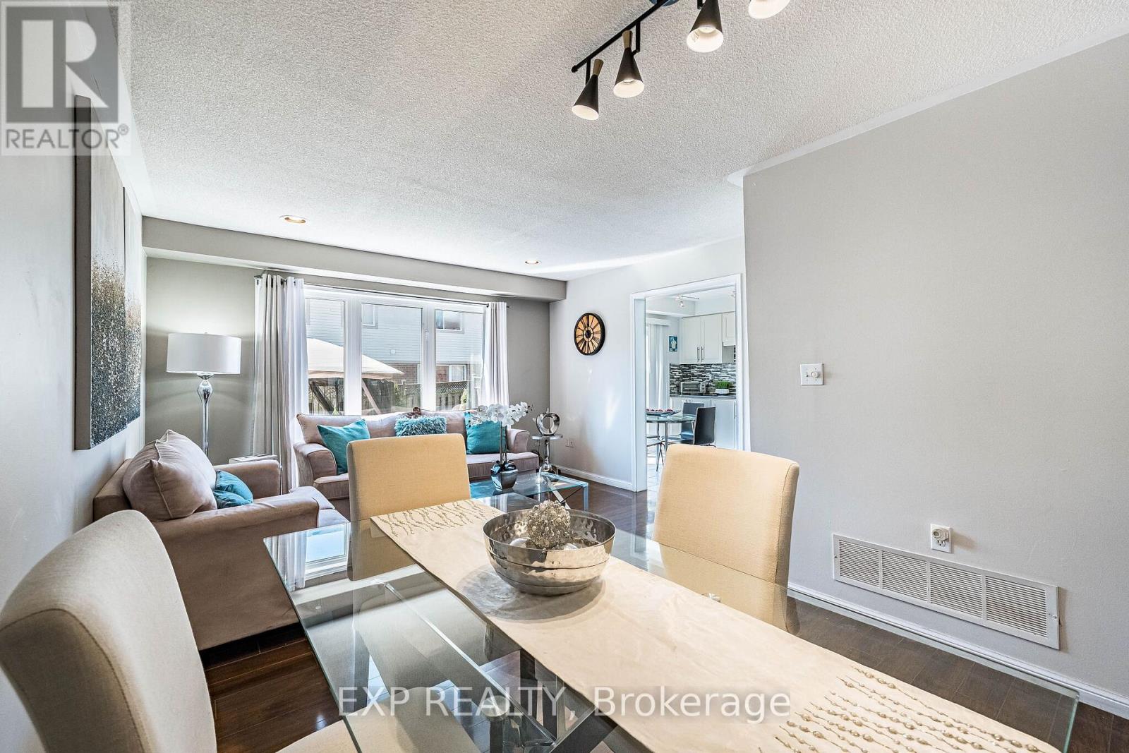 53 Sweetwood Circle, Brampton, Ontario  L7A 2X7 - Photo 6 - W13006352