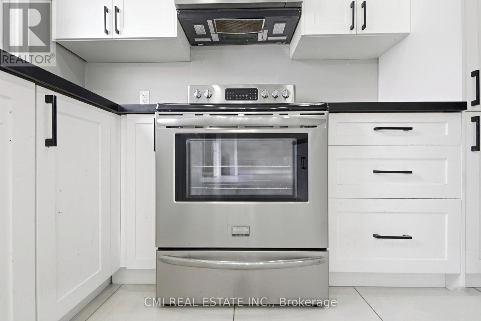 8 Huronia Court, Brampton, Ontario  L6S 2C7 - Photo 10 - W13006368