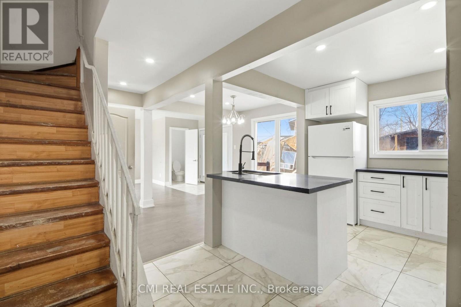 8 Huronia Court, Brampton, Ontario  L6S 2C7 - Photo 12 - W13006368