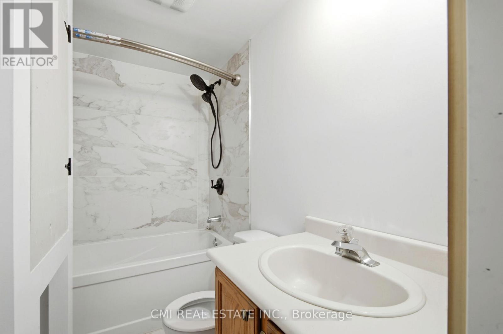 8 Huronia Court, Brampton, Ontario  L6S 2C7 - Photo 23 - W13006368