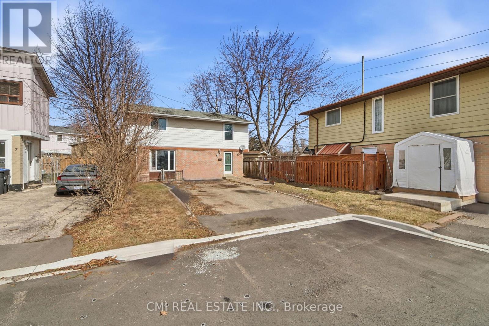 8 Huronia Court, Brampton, Ontario  L6S 2C7 - Photo 3 - W13006368