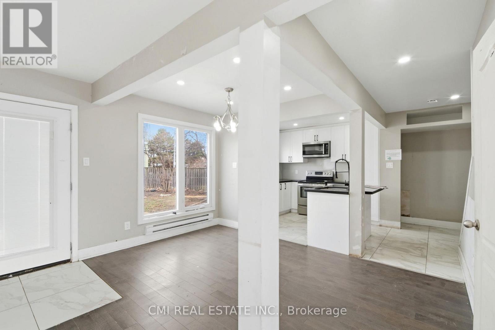 8 Huronia Court, Brampton, Ontario  L6S 2C7 - Photo 7 - W13006368