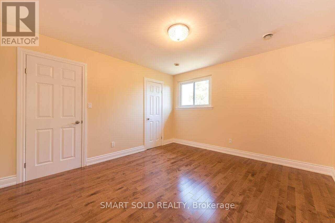 Main - 1116 Pomona Court, Mississauga, Ontario  L5C 1N2 - Photo 12 - W13006418