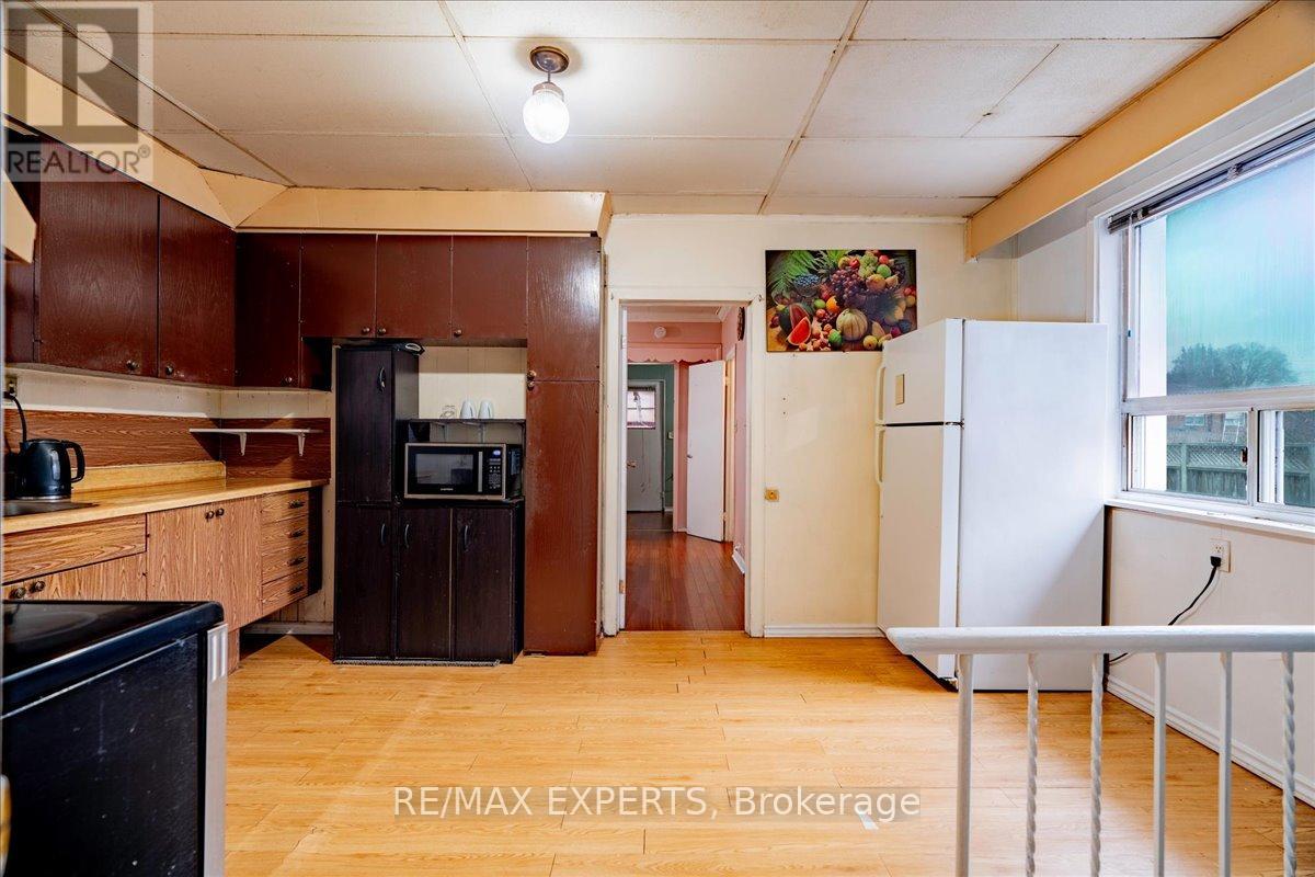 140 Northland Avenue, Toronto, Ontario  M6N 2E2 - Photo 13 - W13006464