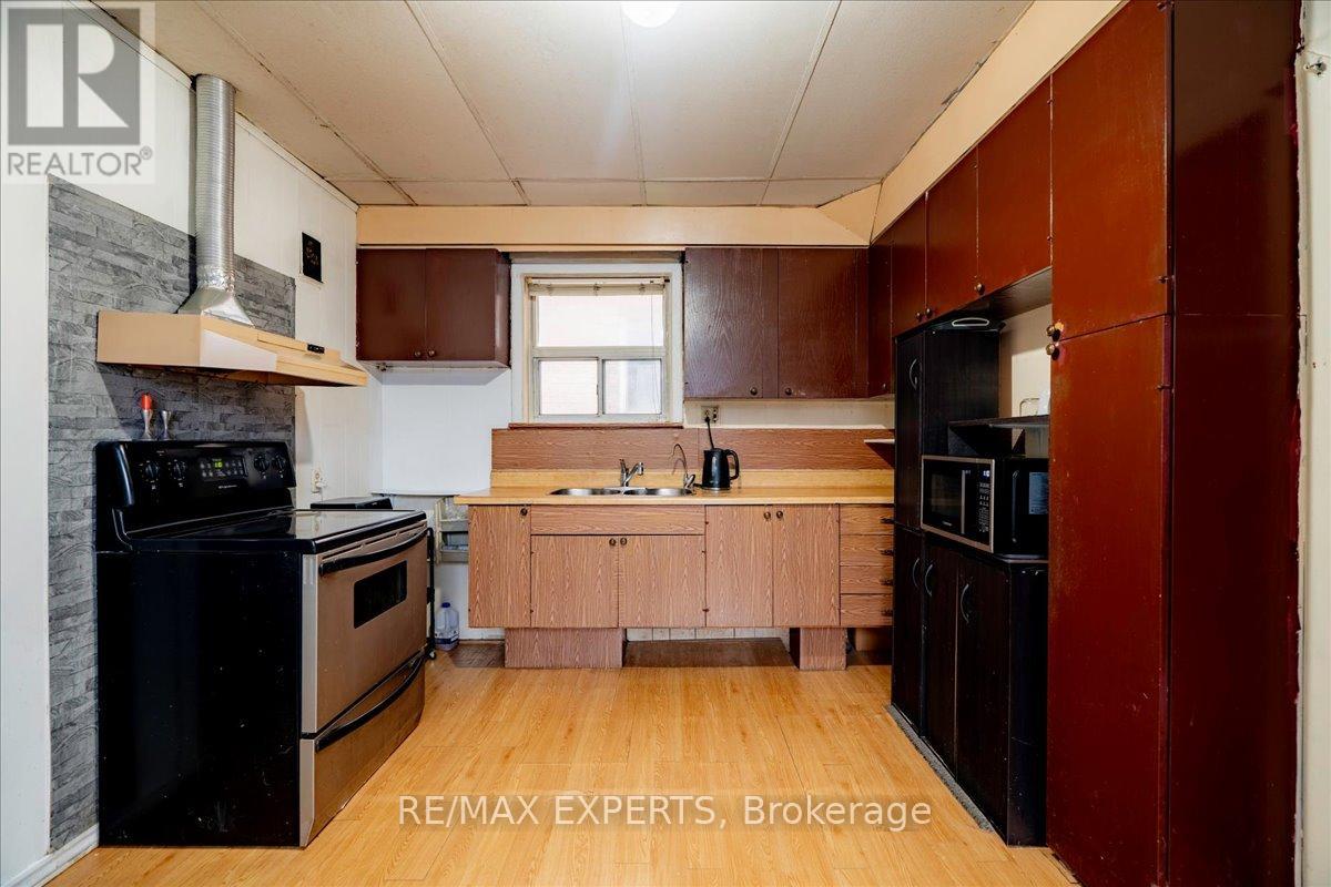 140 Northland Avenue, Toronto, Ontario  M6N 2E2 - Photo 15 - W13006464