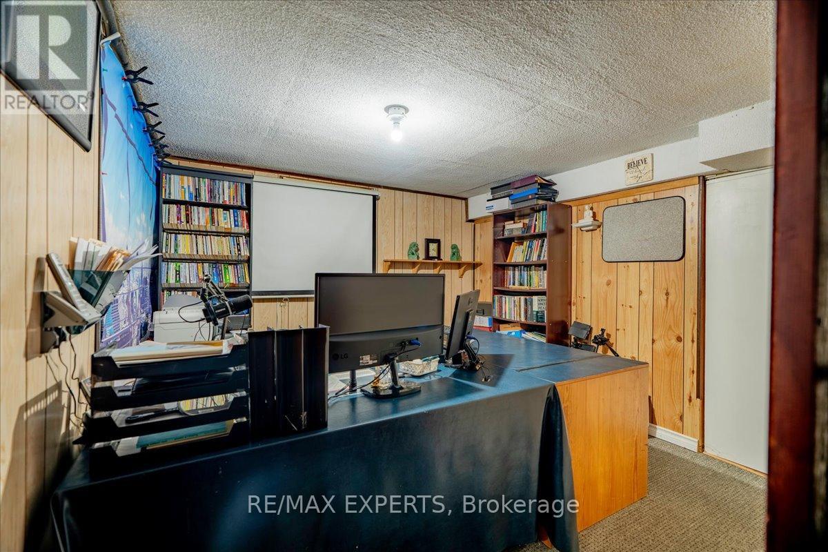 140 Northland Avenue, Toronto, Ontario  M6N 2E2 - Photo 25 - W13006464