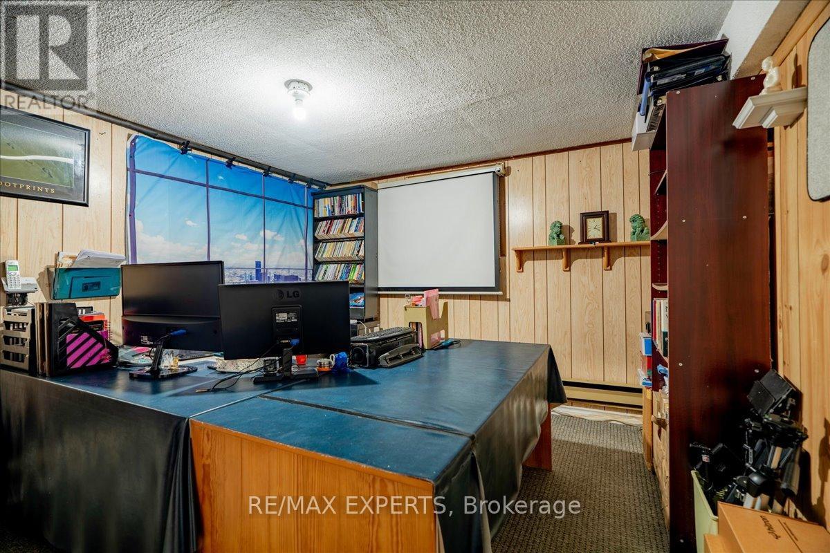 140 Northland Avenue, Toronto, Ontario  M6N 2E2 - Photo 26 - W13006464