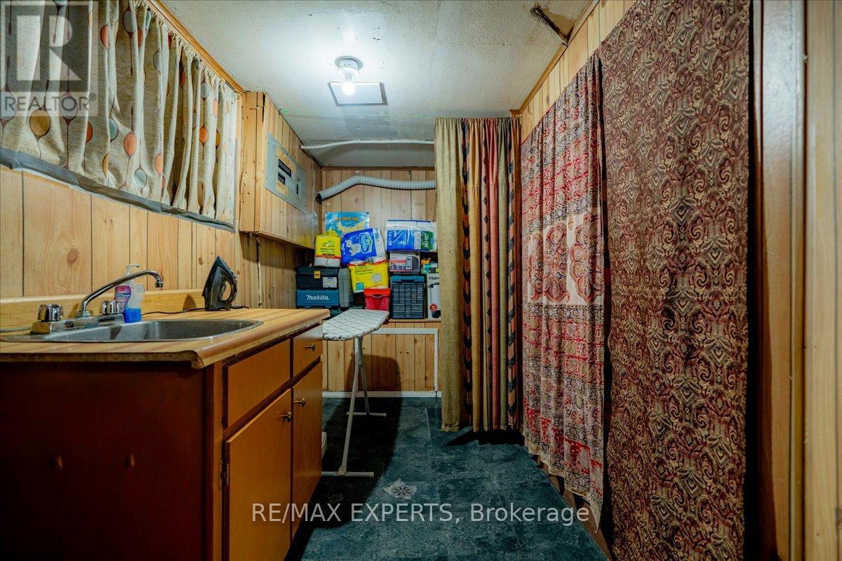 140 Northland Avenue, Toronto, Ontario  M6N 2E2 - Photo 34 - W13006464