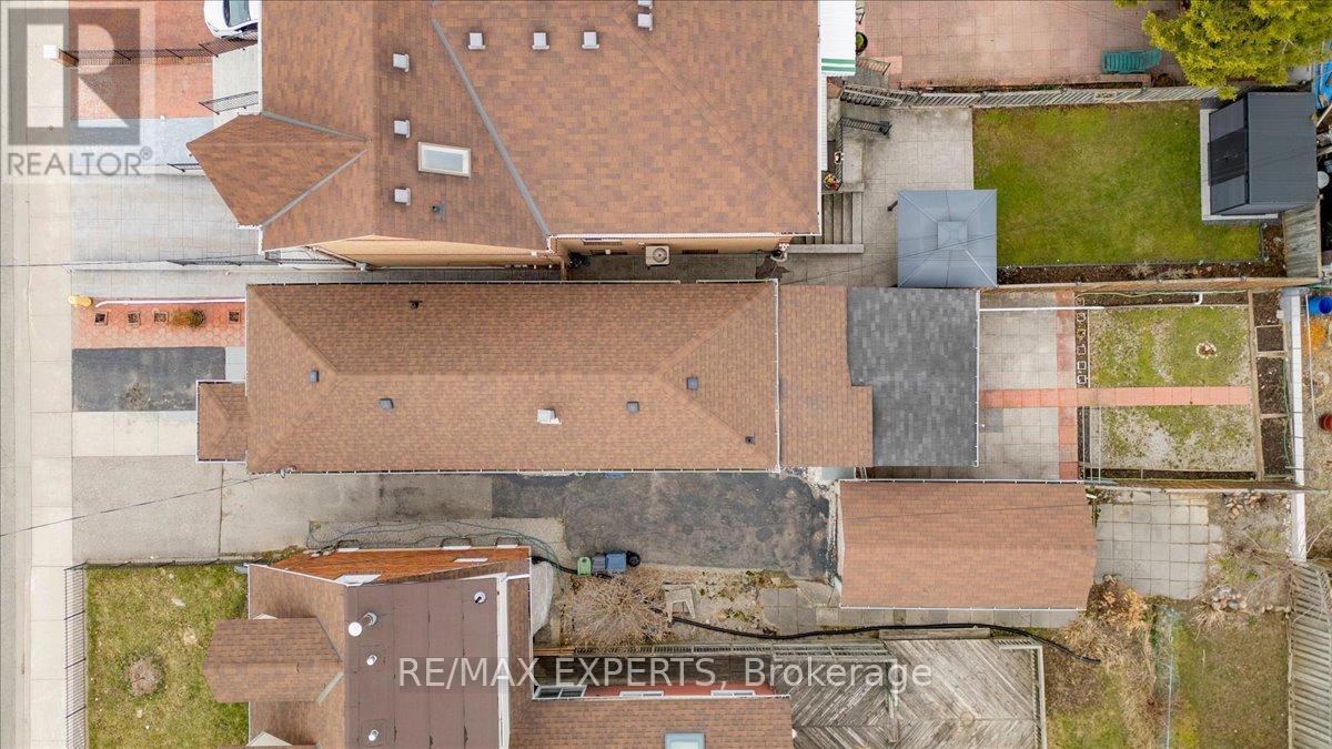 140 Northland Avenue, Toronto, Ontario  M6N 2E2 - Photo 4 - W13006464