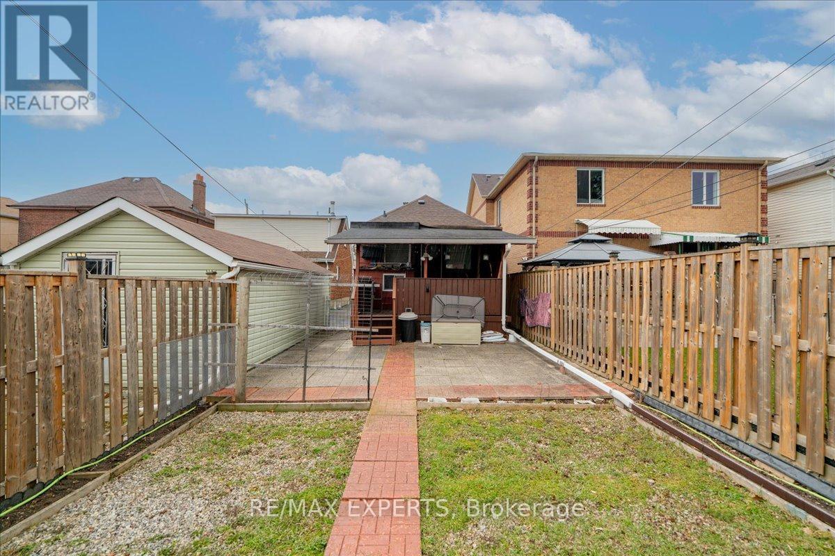 140 Northland Avenue, Toronto, Ontario  M6N 2E2 - Photo 40 - W13006464