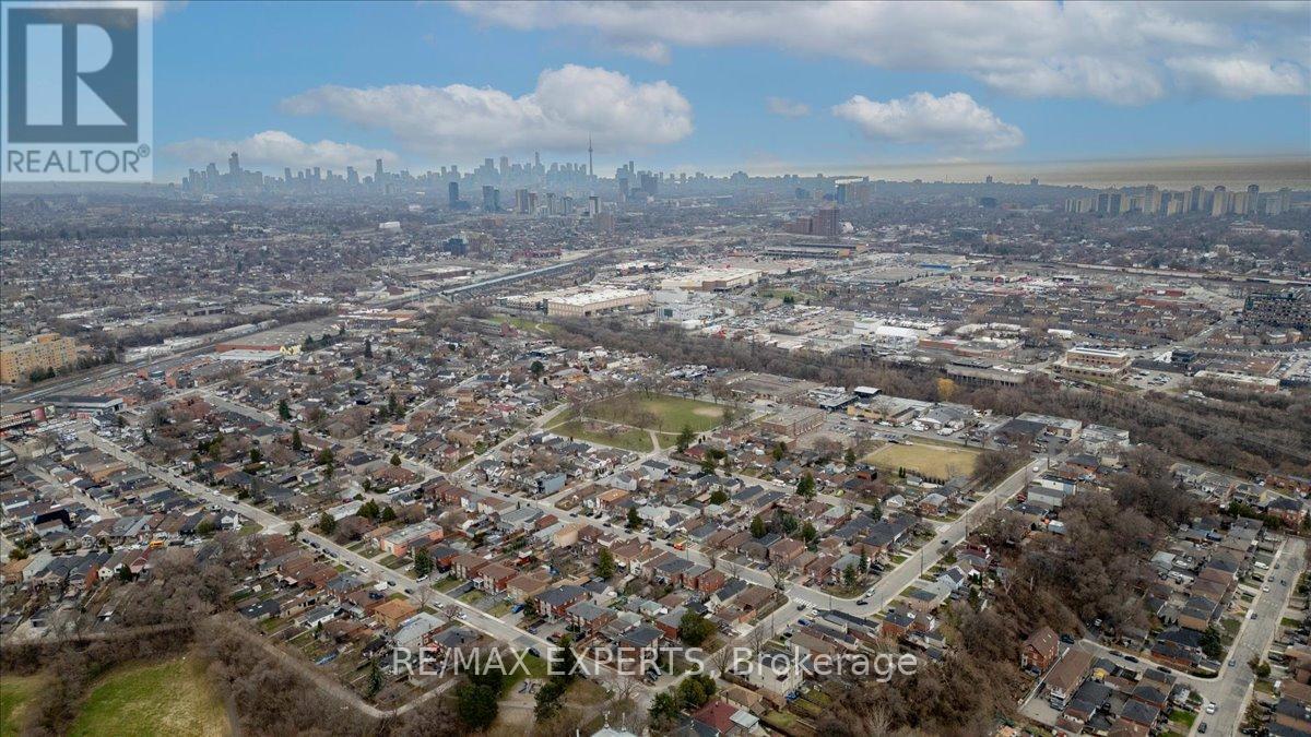 140 Northland Avenue, Toronto, Ontario  M6N 2E2 - Photo 45 - W13006464