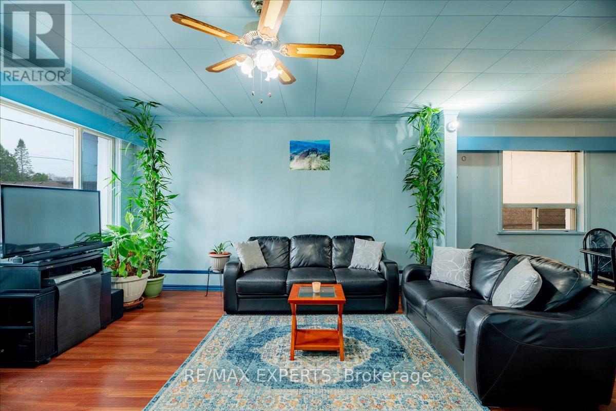 140 Northland Avenue, Toronto, Ontario  M6N 2E2 - Photo 9 - W13006464