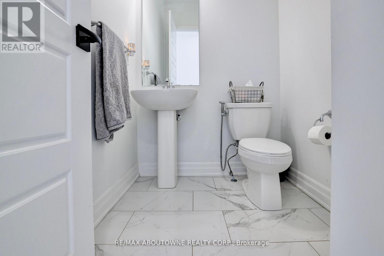 1416 Ford Strathy Crescent S, Oakville, Ontario  L6H 6E3 - Photo 23 - W13006534