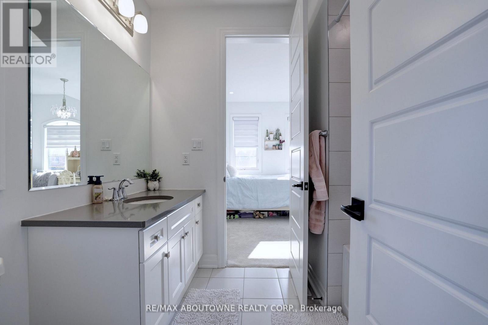 1416 Ford Strathy Crescent S, Oakville, Ontario  L6H 6E3 - Photo 33 - W13006534