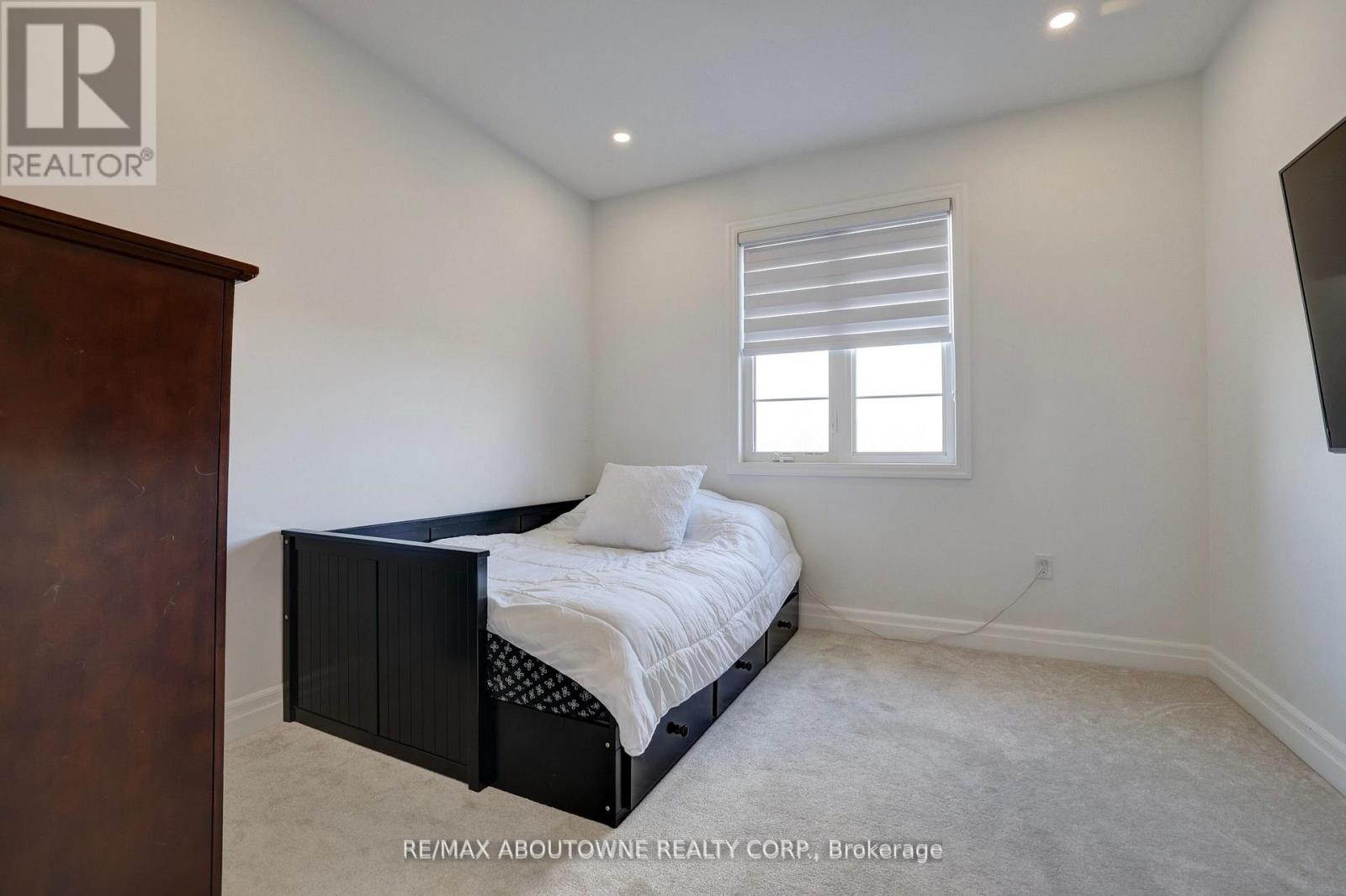 1416 Ford Strathy Crescent S, Oakville, Ontario  L6H 6E3 - Photo 35 - W13006534