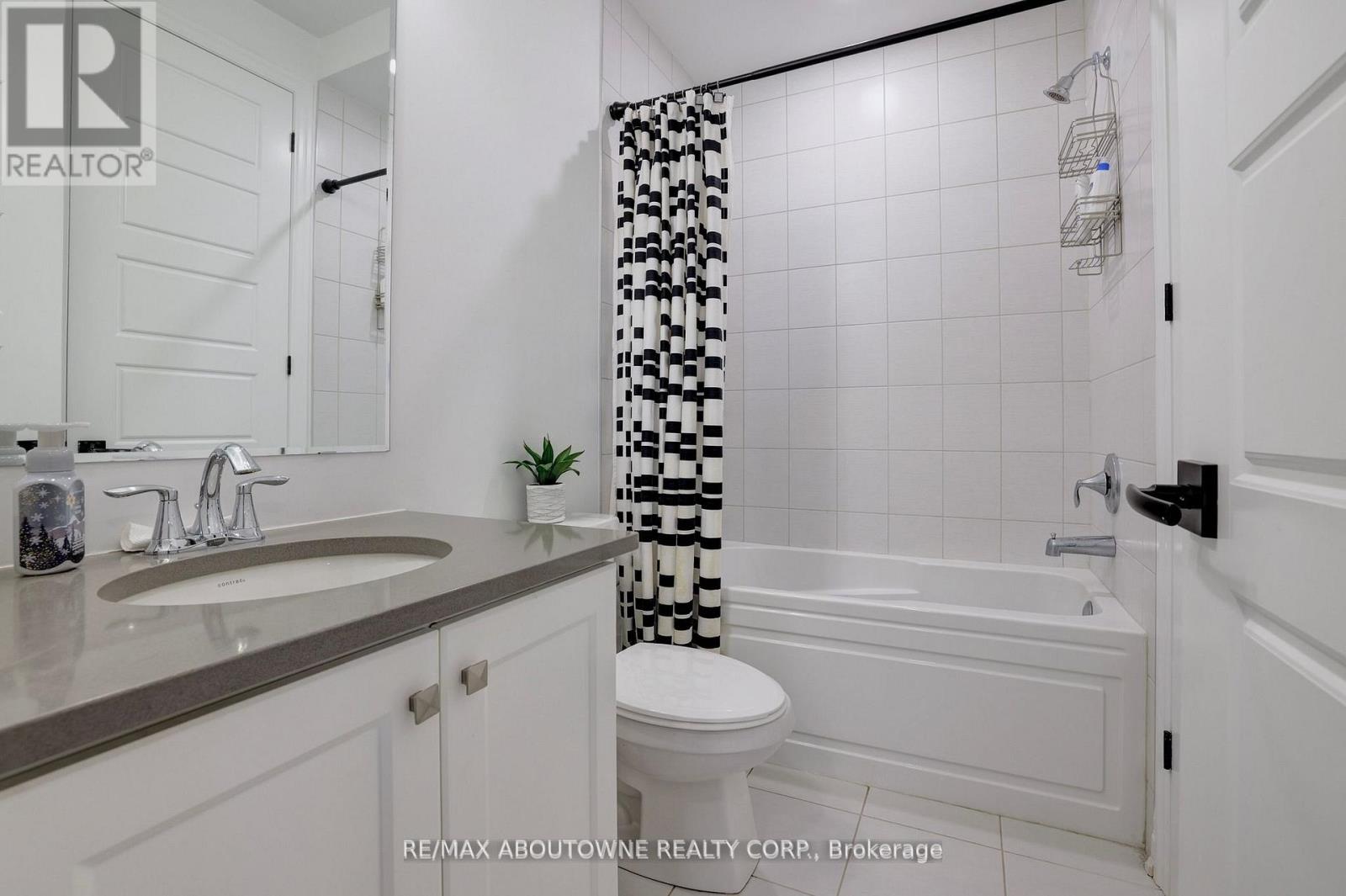 1416 Ford Strathy Crescent S, Oakville, Ontario  L6H 6E3 - Photo 36 - W13006534