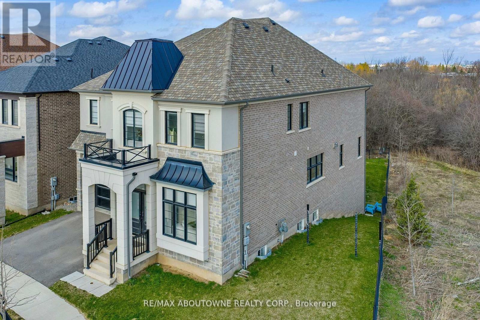 1416 Ford Strathy Crescent S, Oakville, Ontario  L6H 6E3 - Photo 5 - W13006534