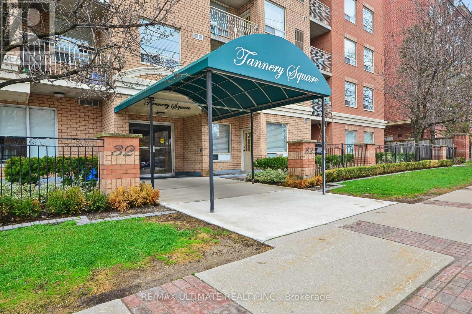 405 - 32 Tannery Street, Mississauga, Ontario  L5M 6T6 - Photo 2 - W13006578