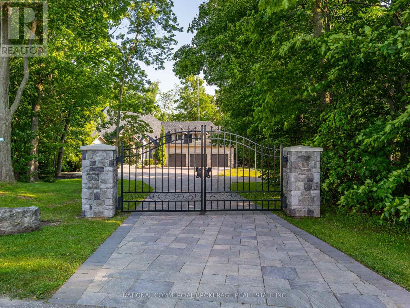 10088 Old Pine Crest Road, Halton Hills, Ontario  L0P 0A2 - Photo 2 - W13006594