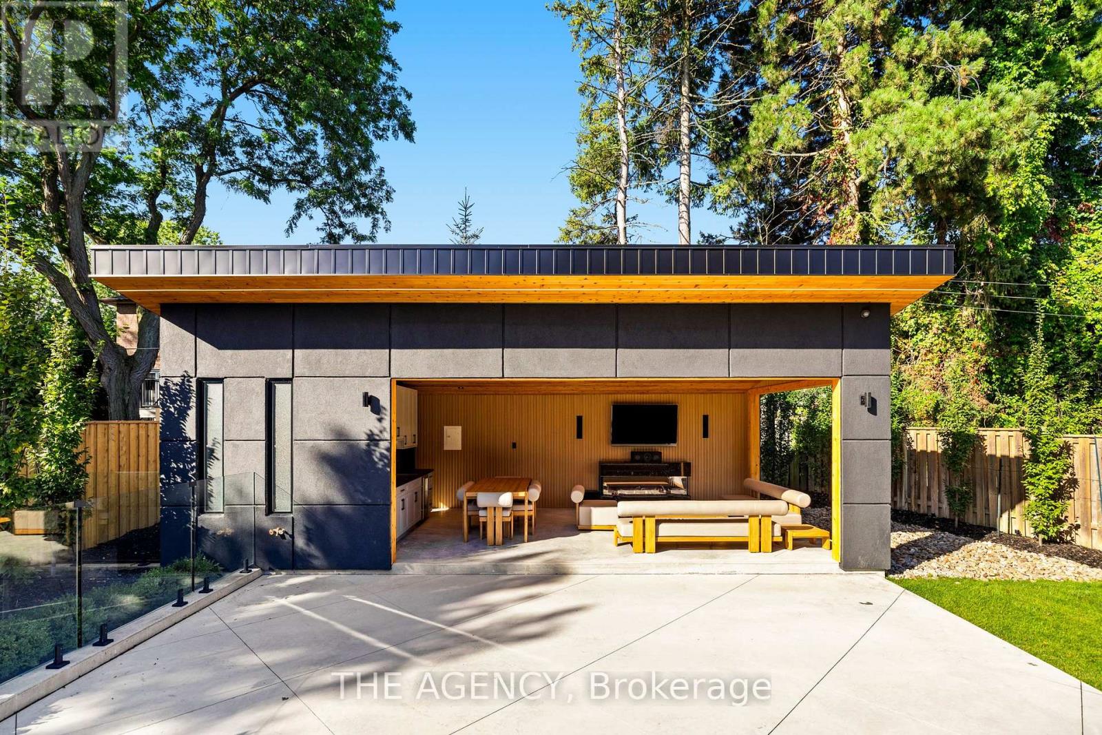 11 Burrows Avenue, Toronto, Ontario  M9B 4W8 - Photo 34 - W13006670