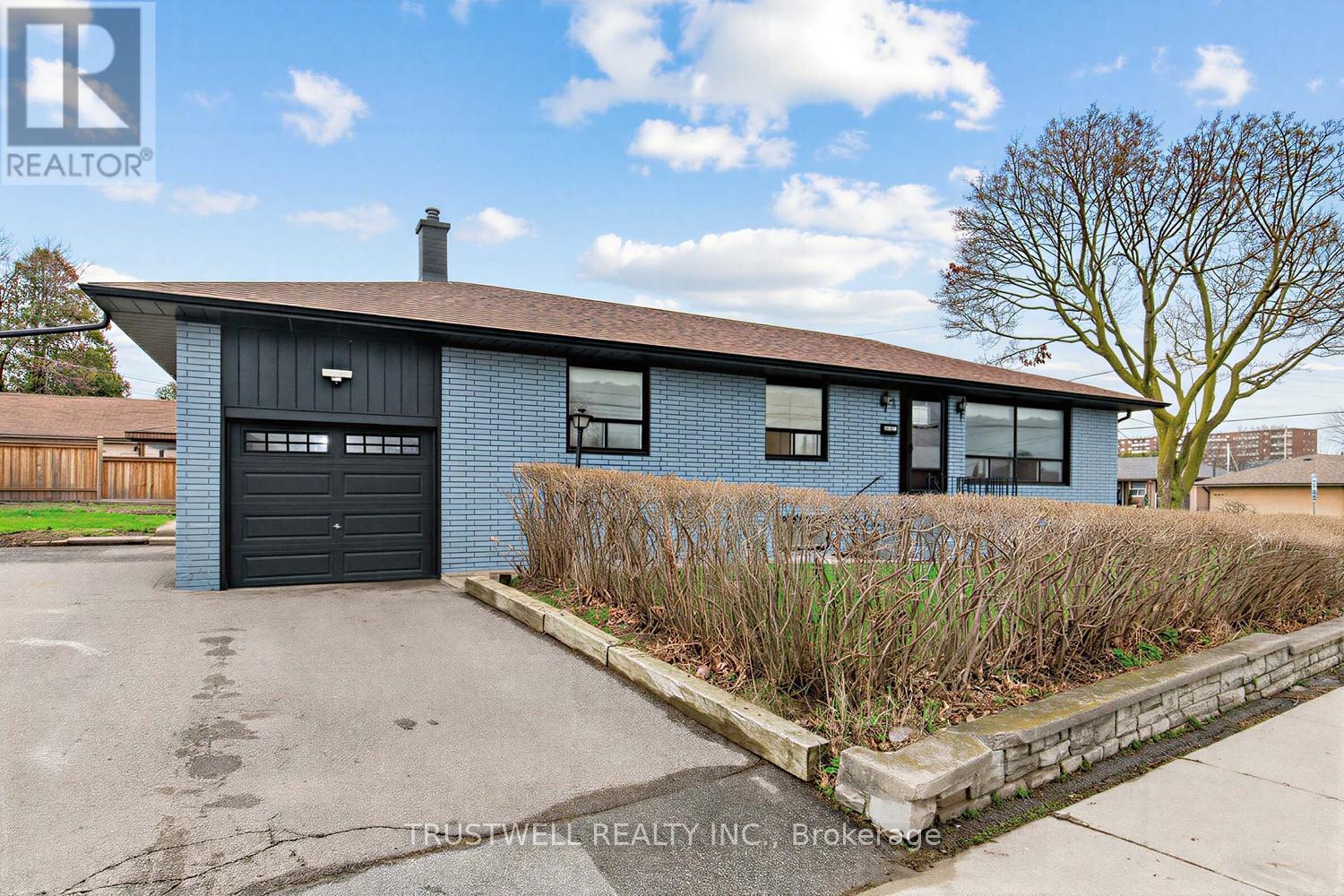 2 DEL RIA ROAD, Toronto, Ontario