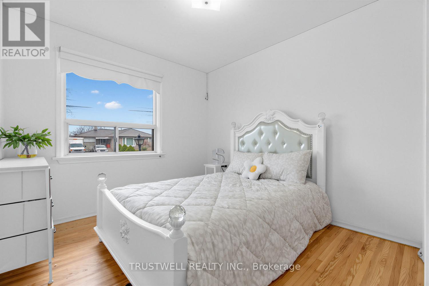 2 Del Ria Road, Toronto, Ontario  M6L 1M1 - Photo 12 - W13006698