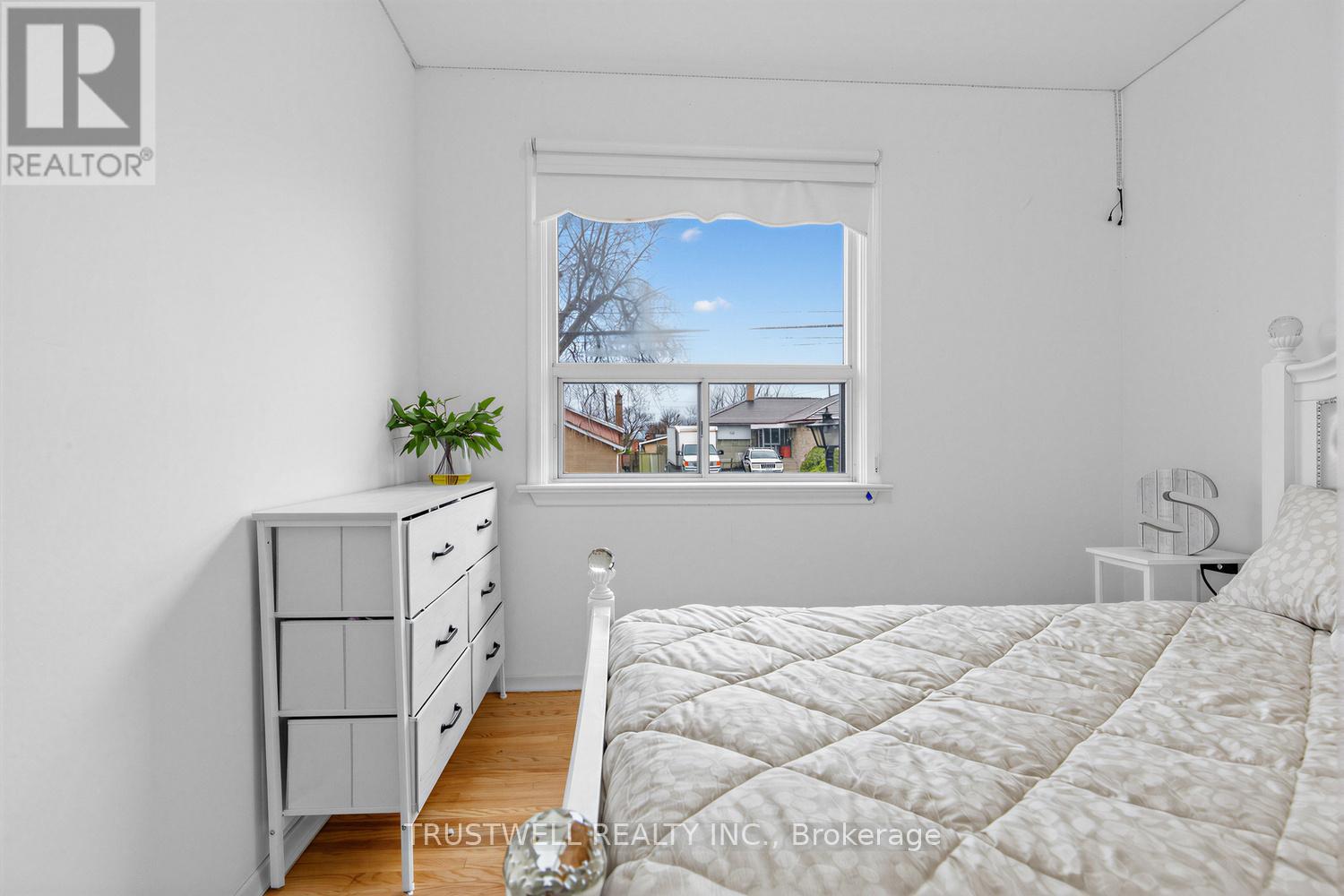 2 Del Ria Road, Toronto, Ontario  M6L 1M1 - Photo 13 - W13006698