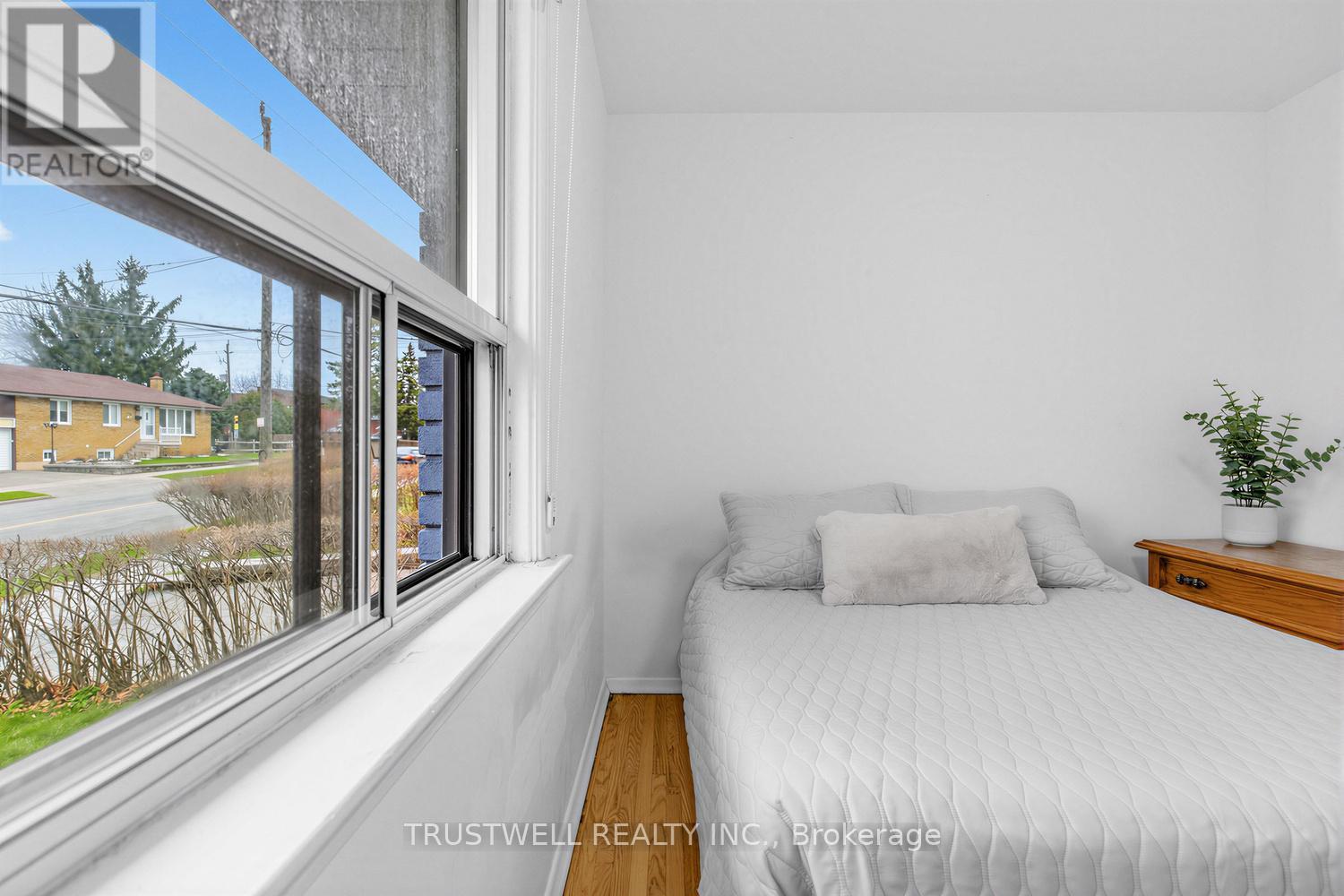 2 Del Ria Road, Toronto, Ontario  M6L 1M1 - Photo 15 - W13006698