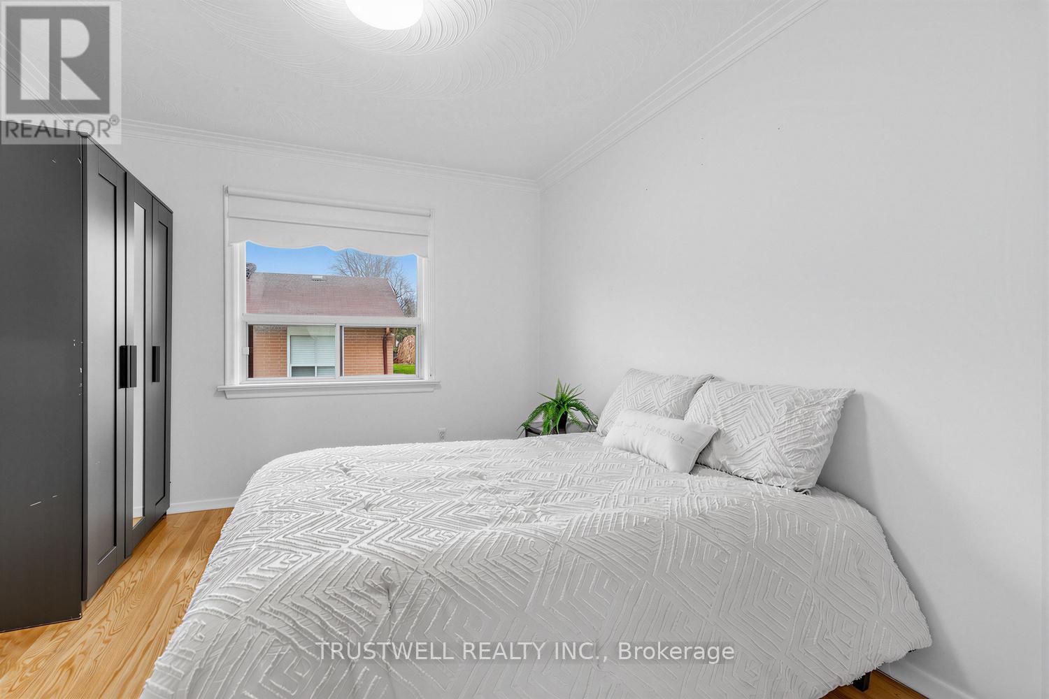 2 Del Ria Road, Toronto, Ontario  M6L 1M1 - Photo 16 - W13006698