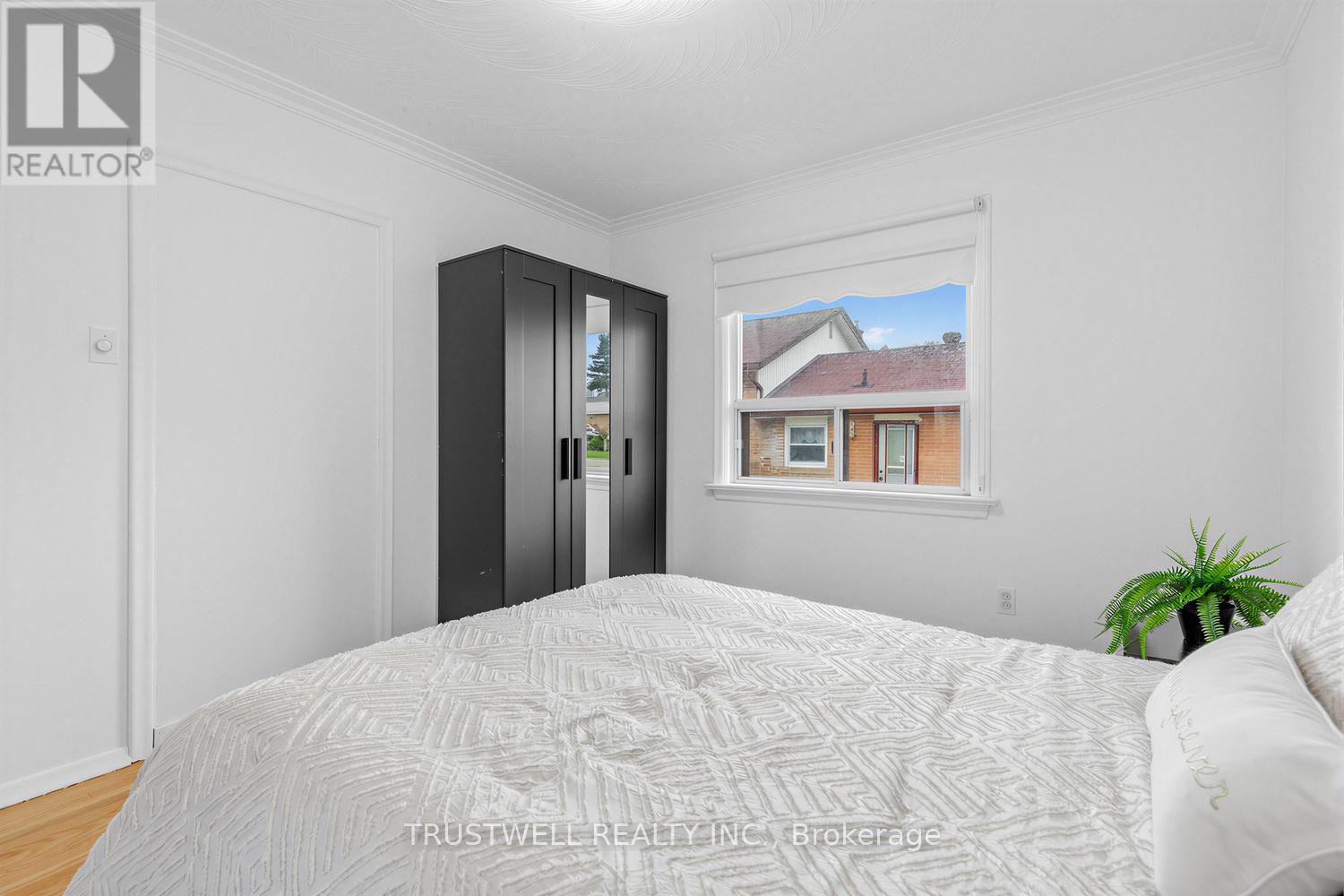 2 Del Ria Road, Toronto, Ontario  M6L 1M1 - Photo 17 - W13006698