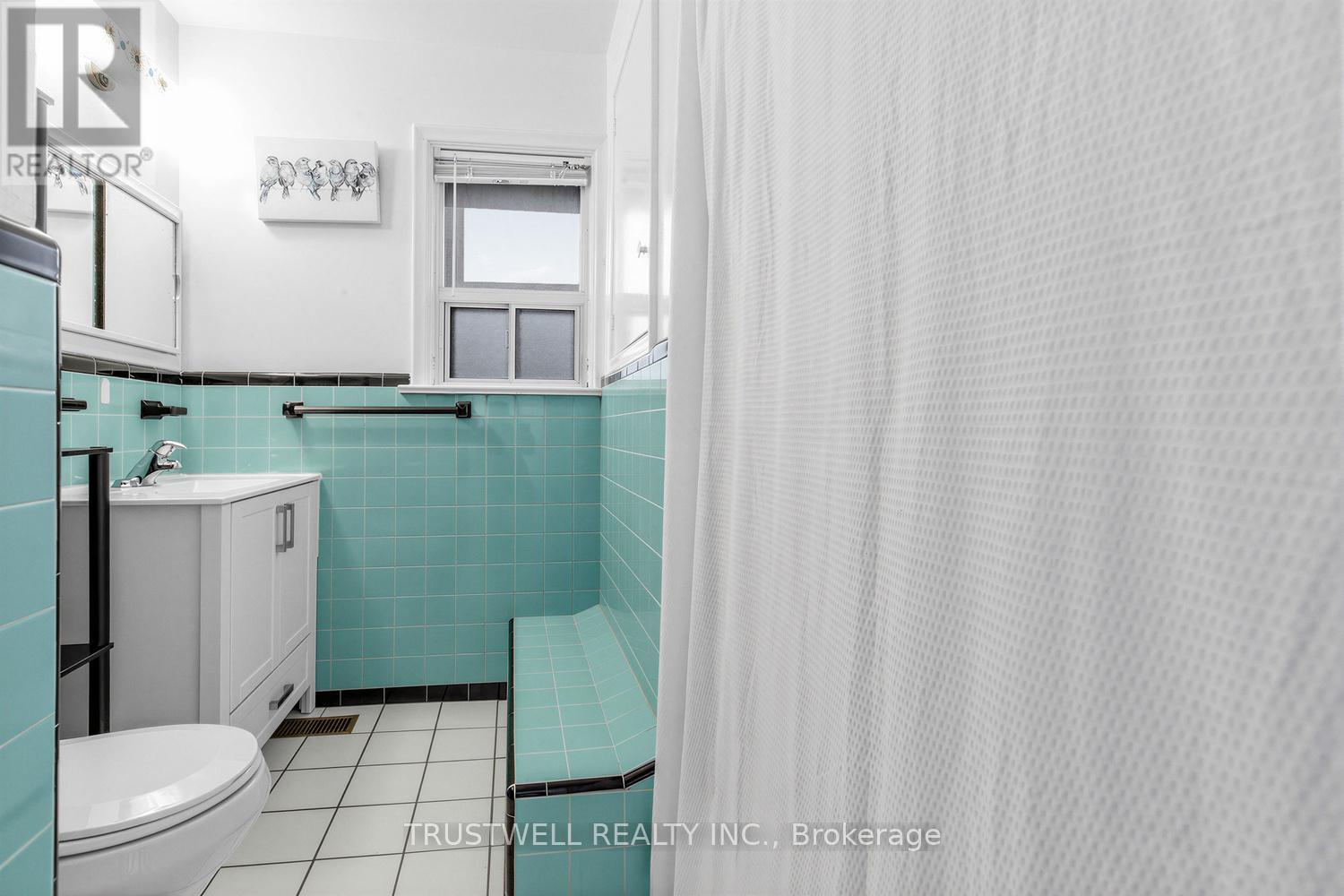 2 Del Ria Road, Toronto, Ontario  M6L 1M1 - Photo 18 - W13006698