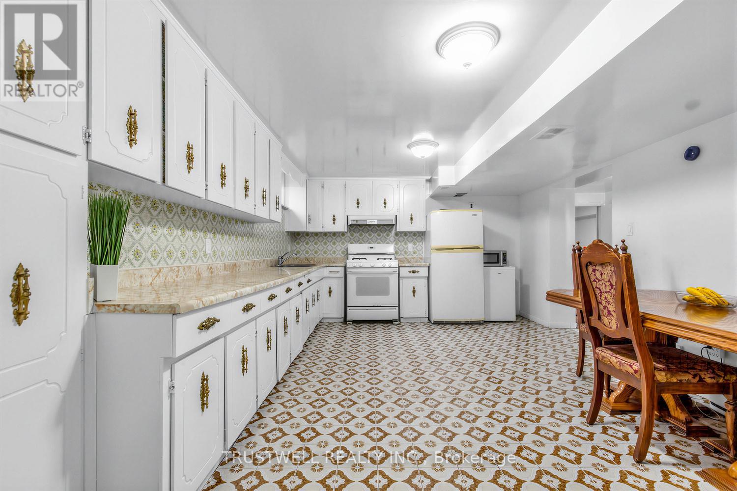 2 Del Ria Road, Toronto, Ontario  M6L 1M1 - Photo 21 - W13006698