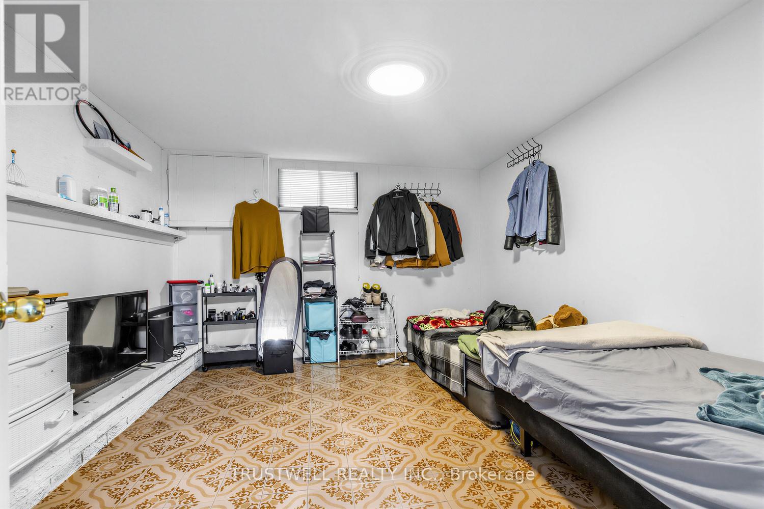 2 Del Ria Road, Toronto, Ontario  M6L 1M1 - Photo 23 - W13006698