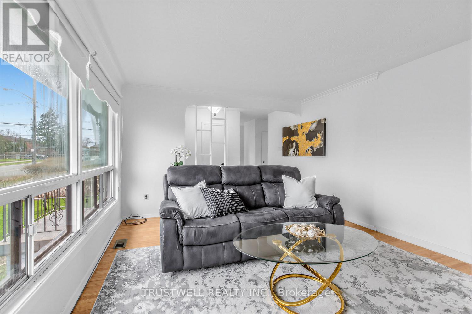 2 Del Ria Road, Toronto, Ontario  M6L 1M1 - Photo 4 - W13006698
