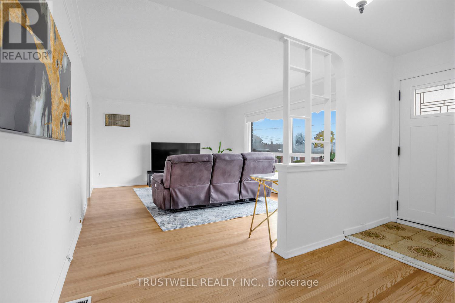 2 Del Ria Road, Toronto, Ontario  M6L 1M1 - Photo 6 - W13006698