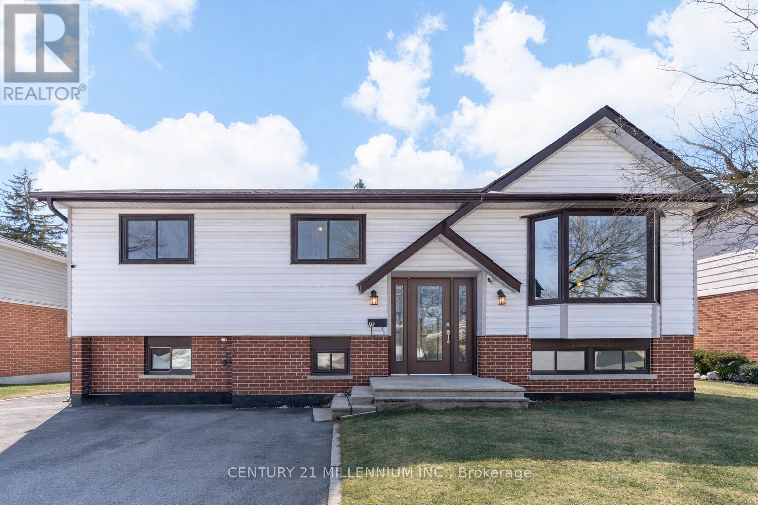 18 Morgandale Crescent E, Orangeville, Ontario  L9W 3C7 - Photo 2 - W12848752