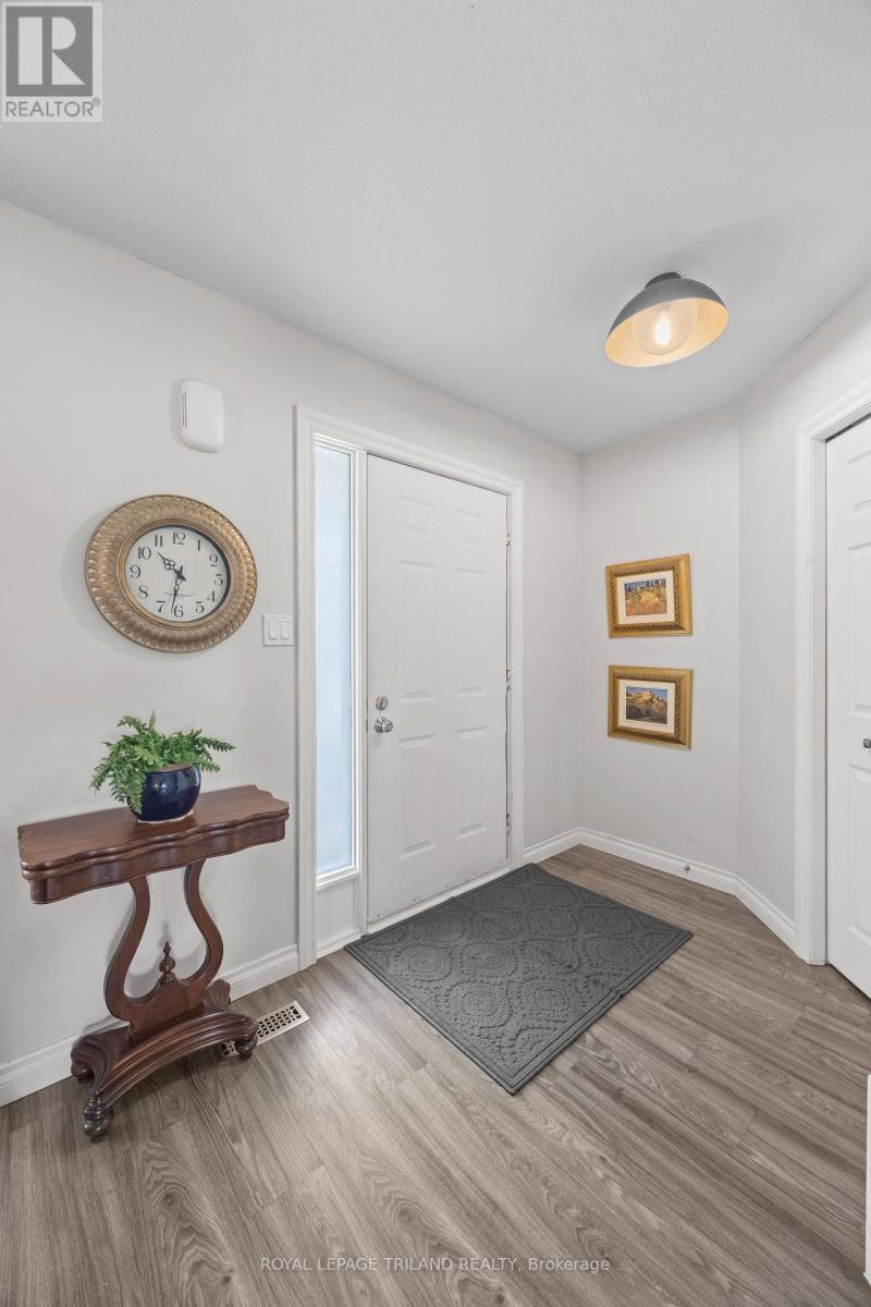 943 Thistledown Way, London North, Ontario  N6G 4Z6 - Photo 5 - X12997284