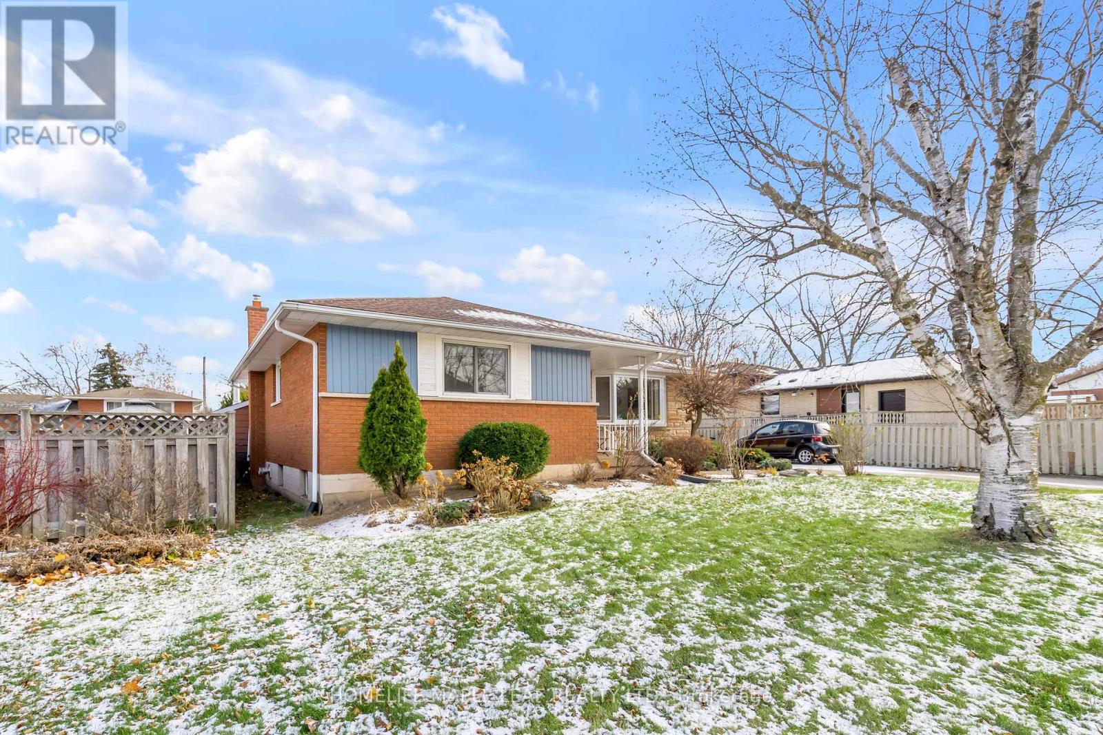 398 Kerman Avenue, Grimsby, Ontario  L3M 3X1 - Photo 2 - X13006554