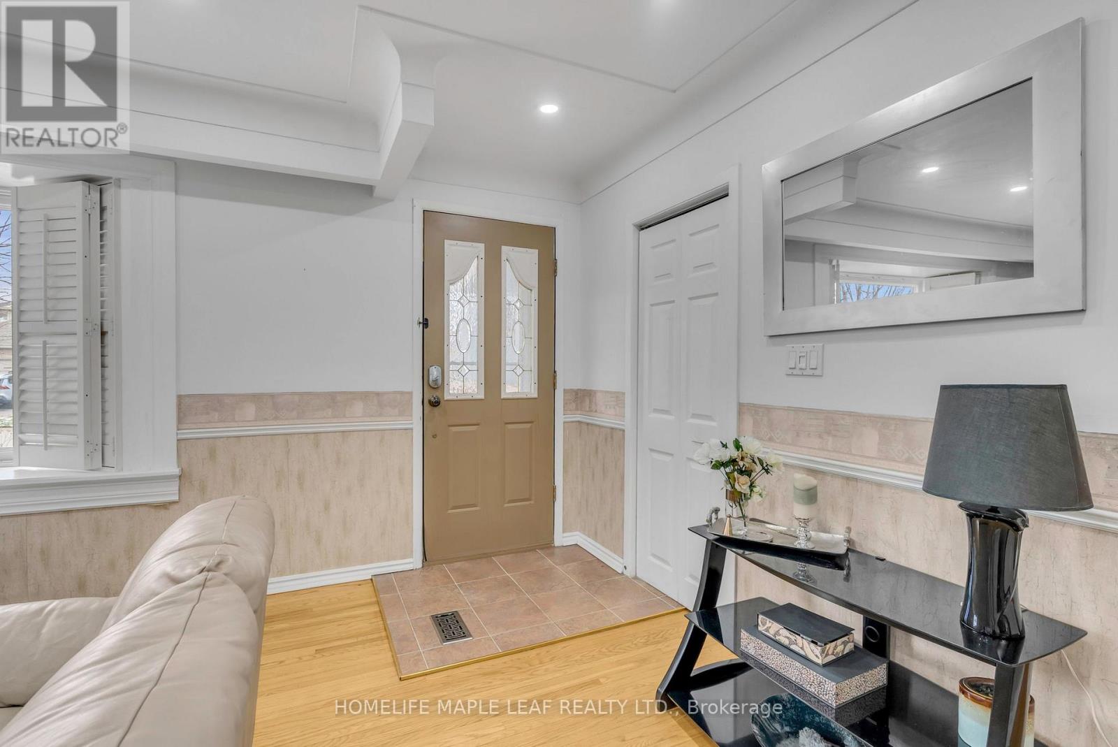 398 Kerman Avenue, Grimsby, Ontario  L3M 3X1 - Photo 4 - X13006554