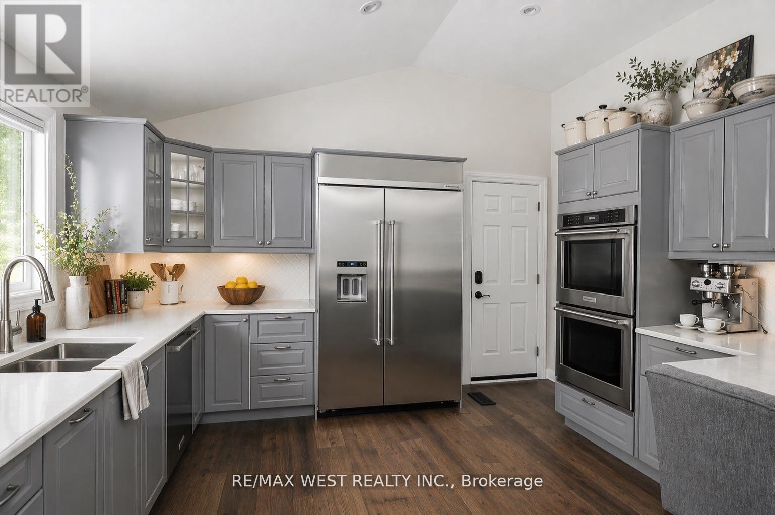 26 Hostein Drive, Hamilton, Ontario  L9G 2S5 - Photo 3 - X13006614