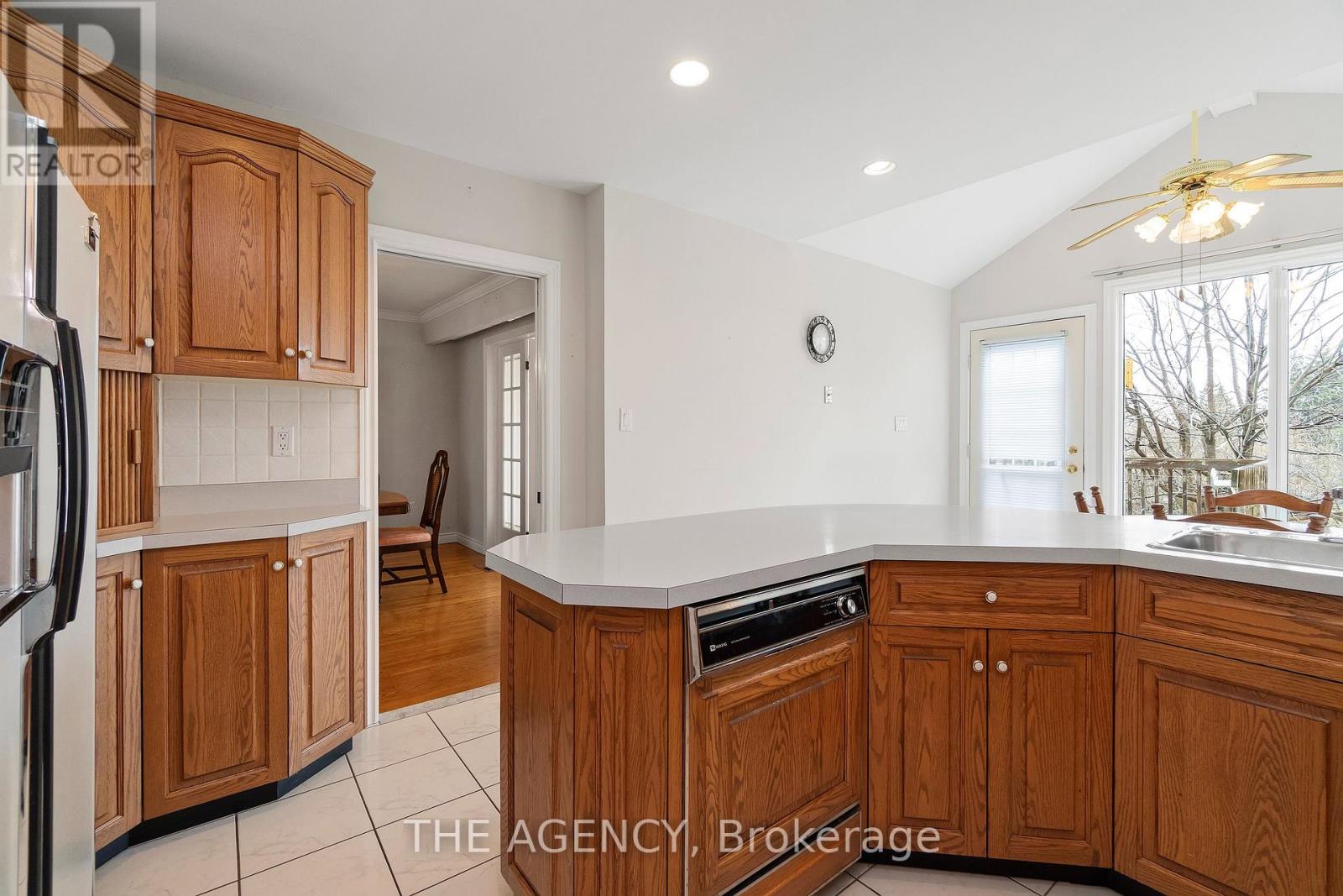 36 Buckingham Drive, Hamilton, Ontario  L9C 2G5 - Photo 10 - X13006716