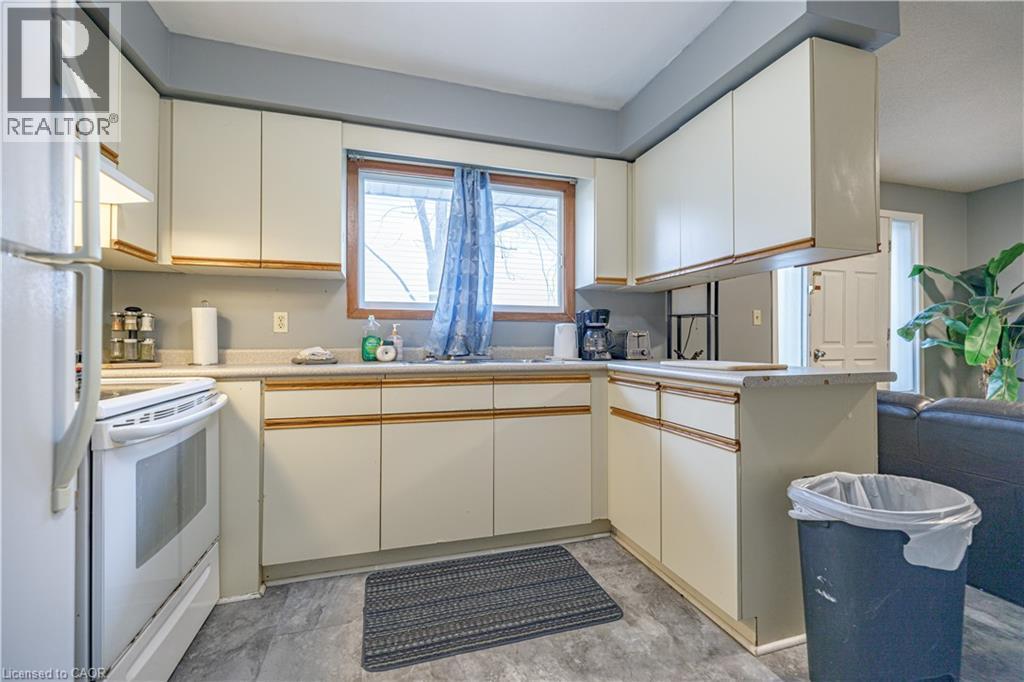 60 Austin Drive, Waterloo, Ontario  N2L 3Y4 - Photo 4 - 40817417