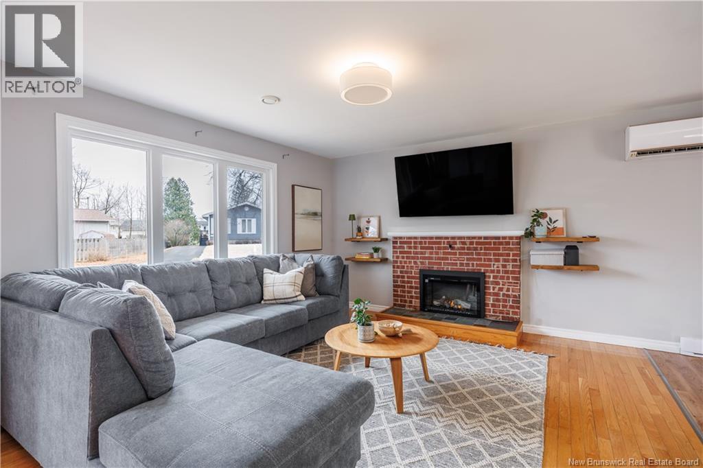 9 Parklyn Court, Fredericton, New Brunswick  E3B 2T5 - Photo 2 - NB137337