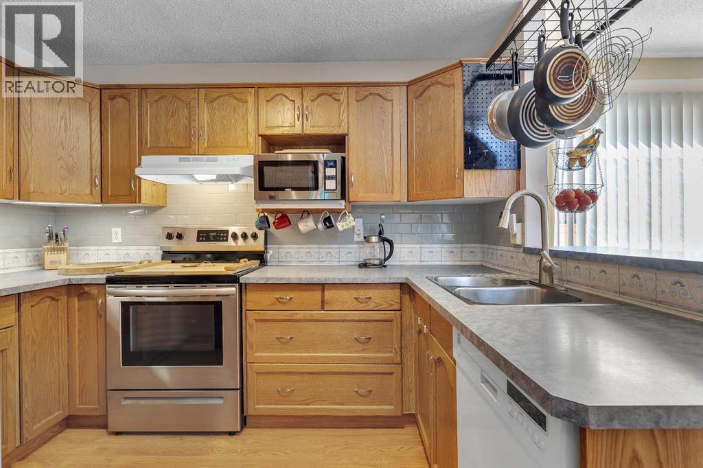 6 Covewood Park Ne, Calgary, Alberta  T3K 4T1 - Photo 3 - A2300433