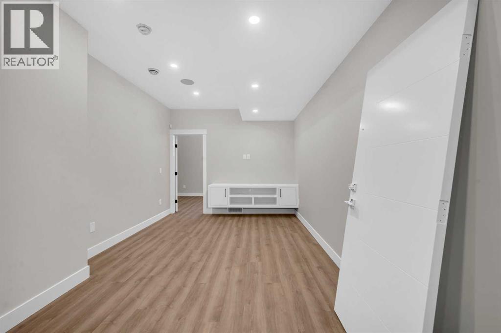 8112 & 8114 Bowness Road Nw, Calgary, Alberta  T3B 0H6 - Photo 25 - A2301410