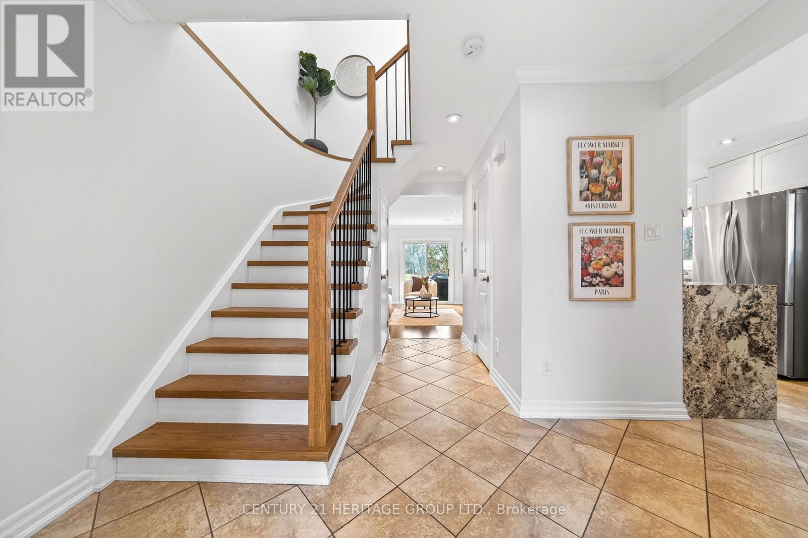 64 Coventry Court, Richmond Hill, Ontario  L4C 8B7 - Photo 3 - N13005826