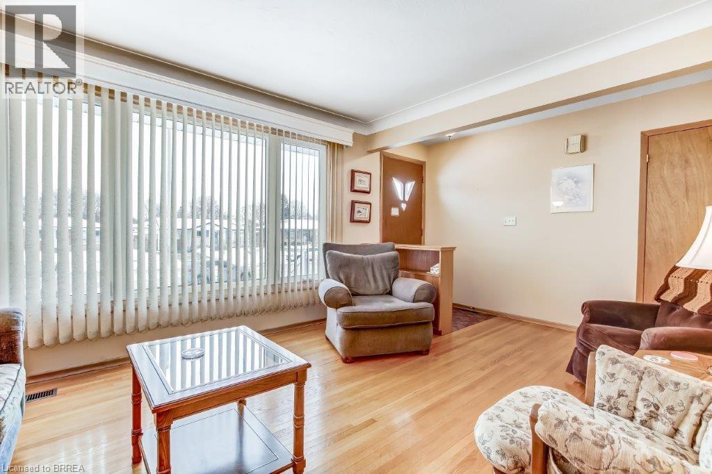 56 Balmoral Drive, Brantford, Ontario N3R 5B9 - Photo 4 - 40808530