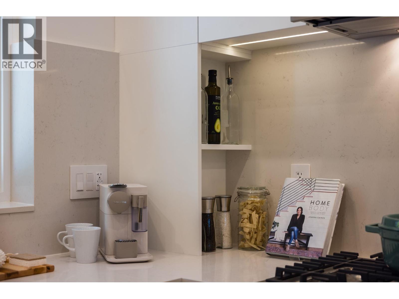 102 342 Mountain Highway, North Vancouver, British Columbia  V7J 2K8 - Photo 6 - R3112263